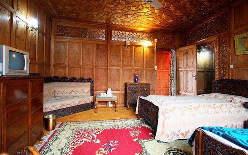Mother Kashmir Houseboat, Srinagar 5